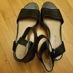 Beautiful Black Via Spiga Sandals